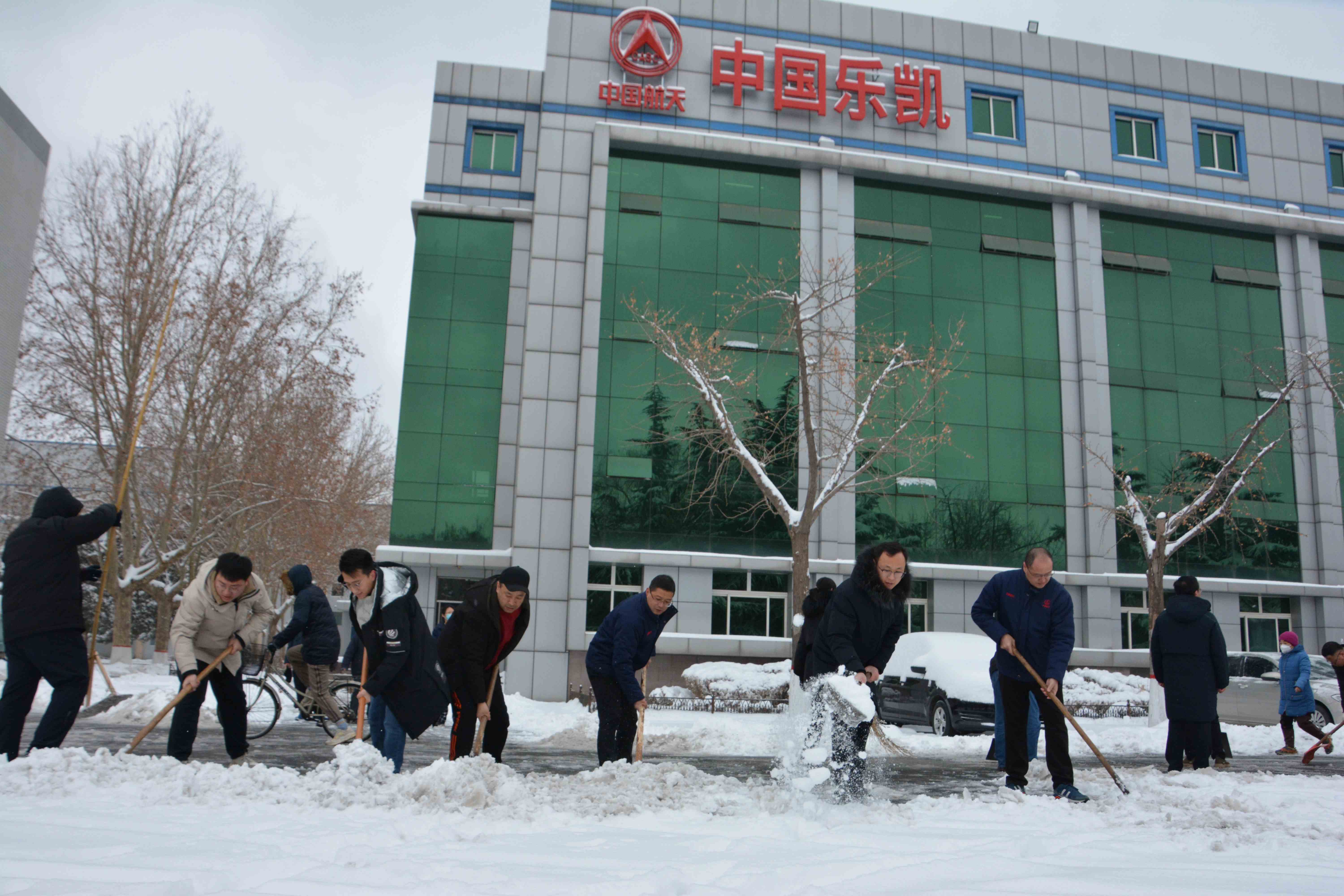吹響掃雪除冰“集結號”！迎風戰(zhàn)雪保生產